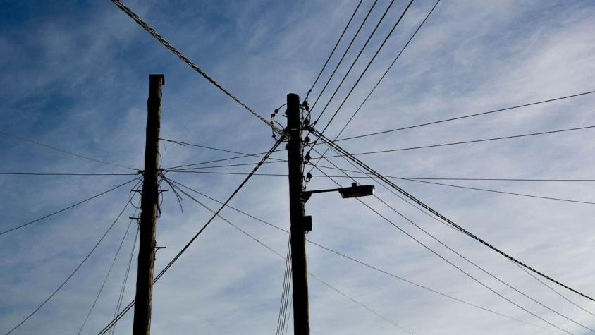 Hombre muere electrocutado intentando robar cable de un poste en Rancagua