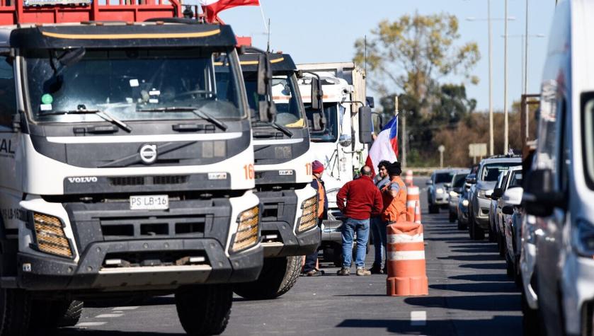 Camioneros advierten "escenario crítico" y piden medidas por alzas de combustibles