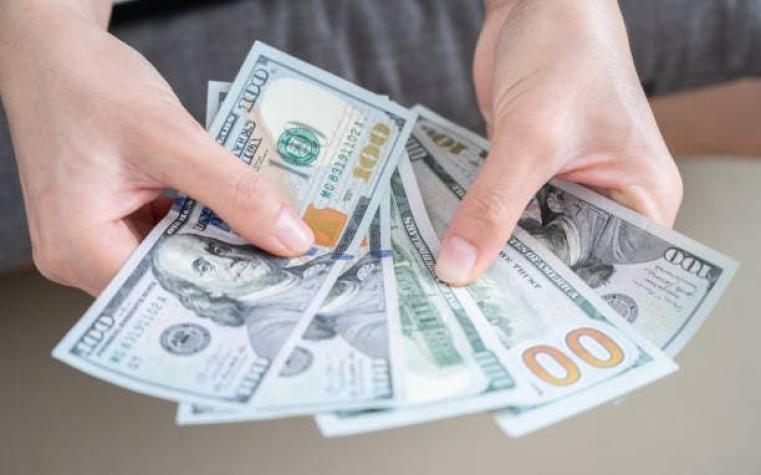 Dólar opera cercano a $990 mientras la divisa se fortalece globalmente