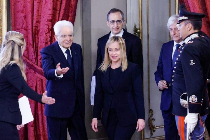 Meloni asume como primera ministra de Italia y busca apaciguar temores sobre su gestión