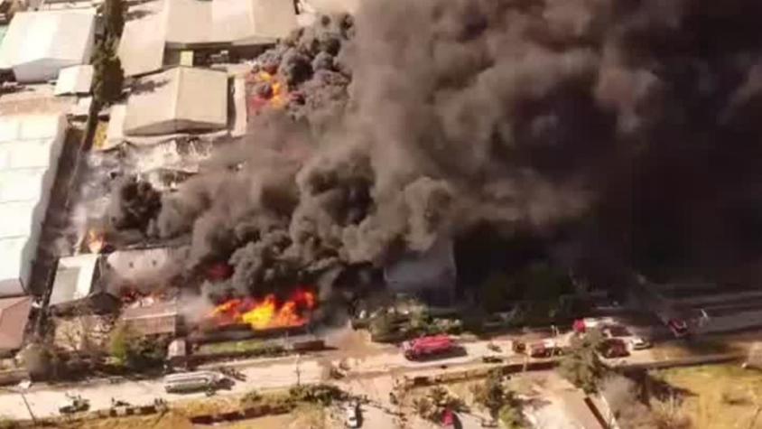 Las imágenes que deja el incendio en zona industrial de San Bernardo