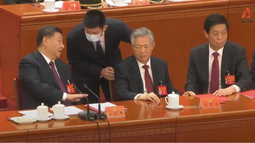Lo que no se vio del inaudito momento antes de que sacaran a Hu Jintao del Congreso del PC chino