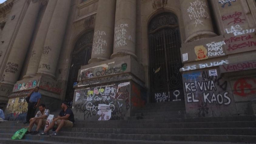 [VIDEO] No es arte: Rechazo transversal a rayados en las calles de Santiago