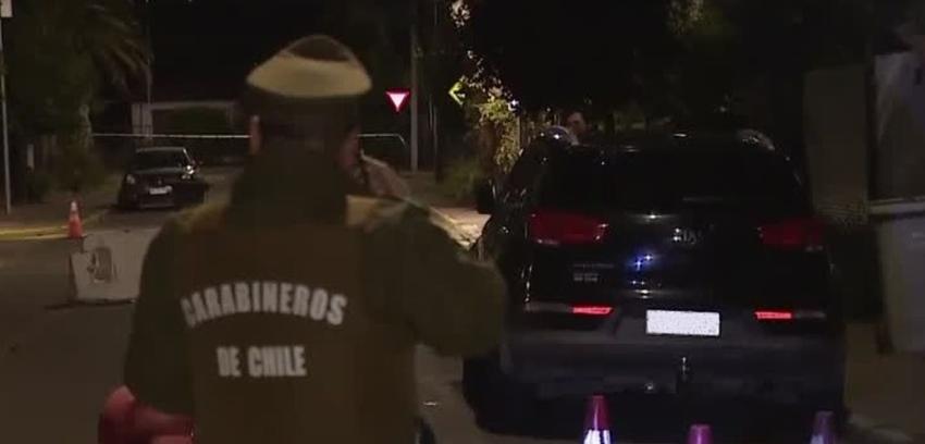 Balacera se registra cerca de una comisaría en Vitacura: Sujetos amenazaron con armas a una familia