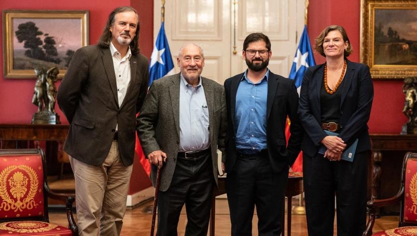 Presidente Boric se reúne en La Moneda con economistas Mariana Mazzucato y Joseph Stiglitz