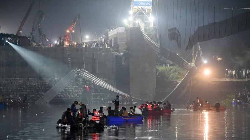 Sube a 130 el número de muertos en el colapso de un puente colgante en India