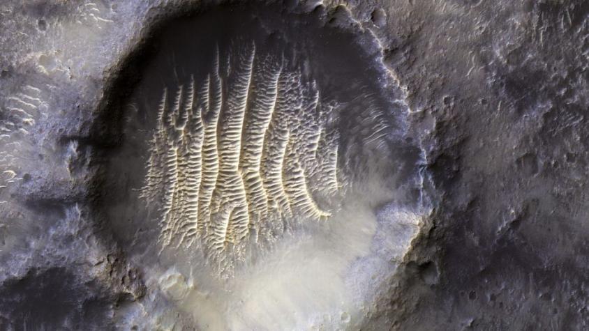 NASA encuentra una supuesta huella humana en cráter de Marte