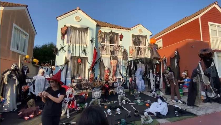 [VIDEO] ¿Viste alguna mejor? La impactante decoración de Halloween de una casa en Curauma