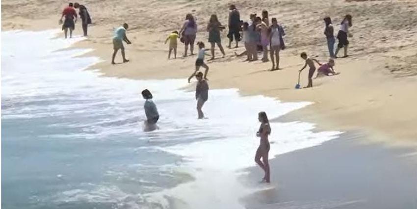 [VIDEO] Turistas disfrutan de fin de semana XL en la costa