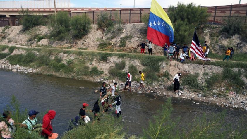 Autoridades de EE.UU. disparan balas de goma a venezolanos en frontera de México