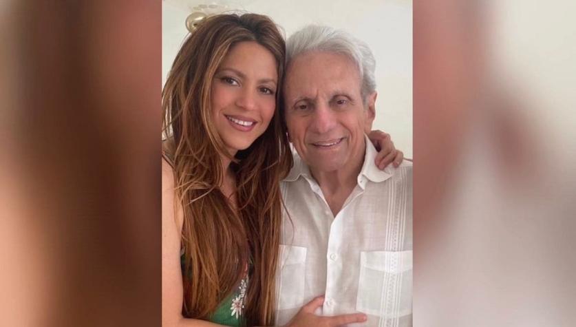El conmovedor video de Shakira con su padre en la clínica: le besó los pies al presentar gran avance