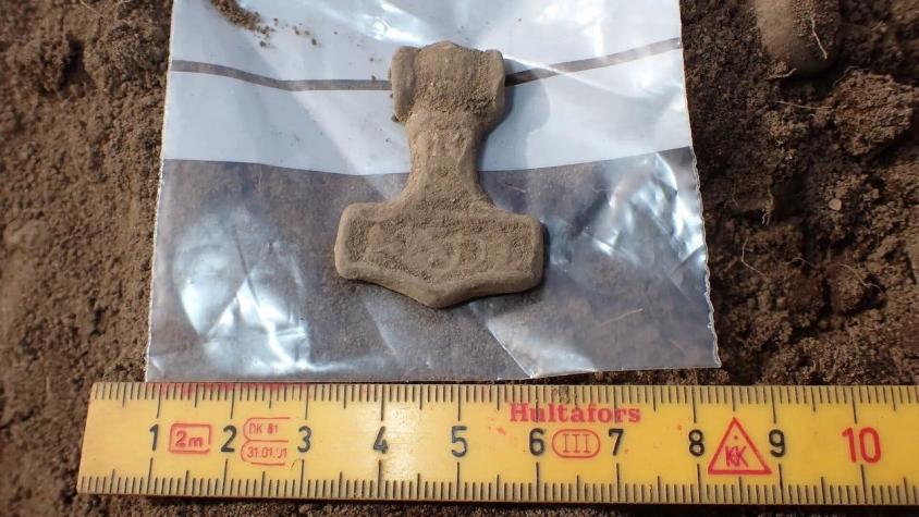 Encuentran un "martillo de Thor" en Suecia: Estaba enterrado hace más de mil años