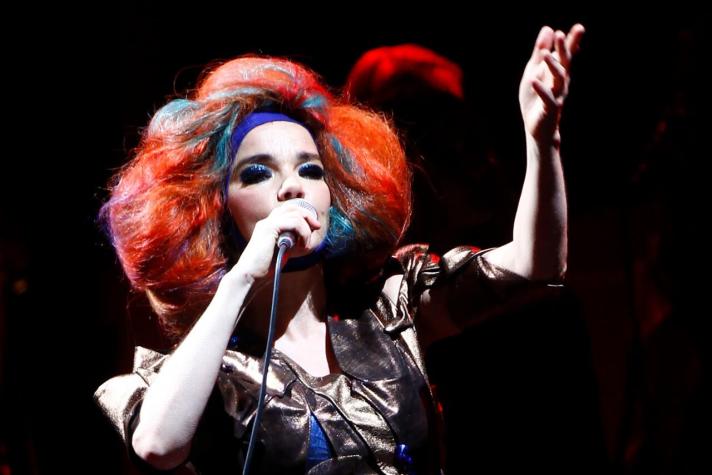 Björk pide a sus fanáticos no grabar videos ni sacar fotos durante su concierto: ¿Lo hará en Chile?