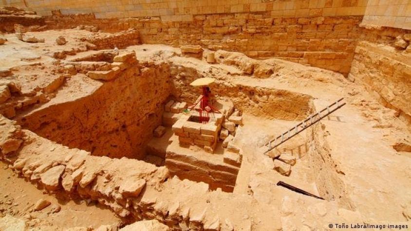 Descubren túnel bajo un templo egipcio que podría llevar a la tumba de Cleopatra, según arqueólogos