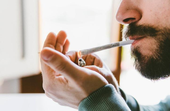 Estudio advierte que la marihuana causaría mismo daño que el tabaco al corazón