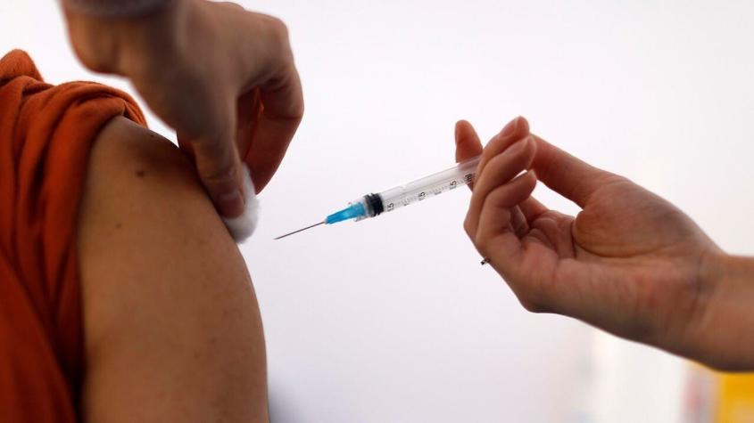 Extienden vacunación bivalente contra COVID a pacientes crónicos: Revisa que patologías se incluyen
