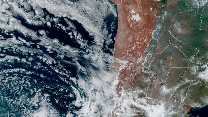 El raro fenómeno meteorológico captado desde el espacio frente a las costas de Chile