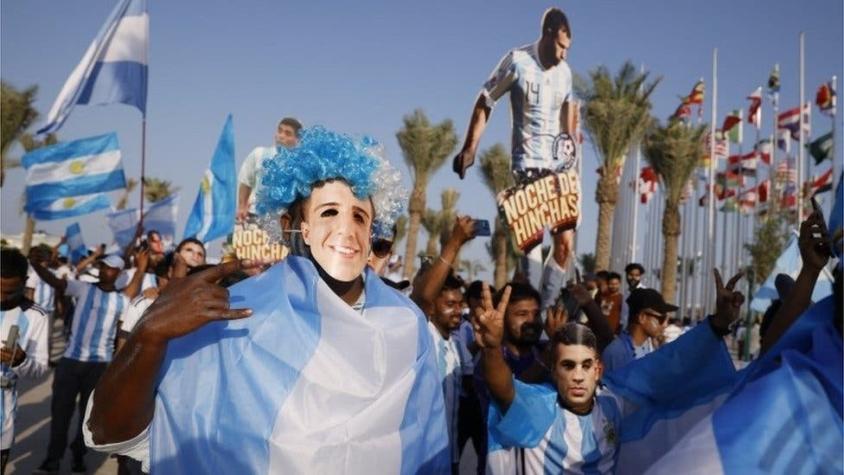 Los polémicos "hinchas falsos" con los que los organizadores del Mundial quisieron animar la previa