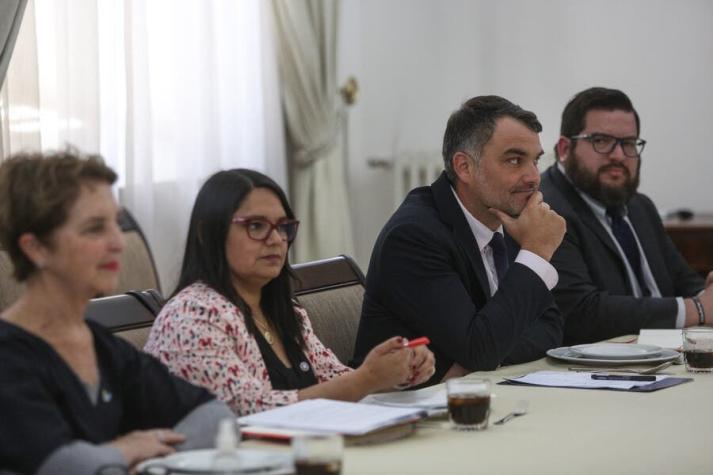 Chile Vamos y Republicanos piden avanzar en reformas a la Ley Antiterrorista tras reunión con Tohá Chile Vamos y Republicanos piden avanzar en reformas a la Ley Antiterrorista tras reunión con Tohá