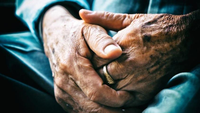 Anciano muere tras ser aplastado por la basura que acumulaba en su casa