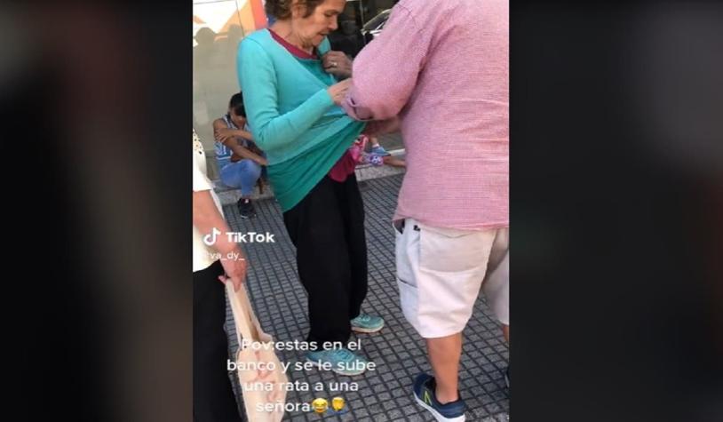 Viral en TikTok: Mujer esperaba en la fila de un banco y rata se le metió entre su ropa