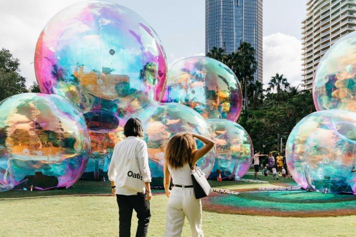 Festival Hecho en Casa vuelve a Santiago con la escultura robótica y burbujas gigantes