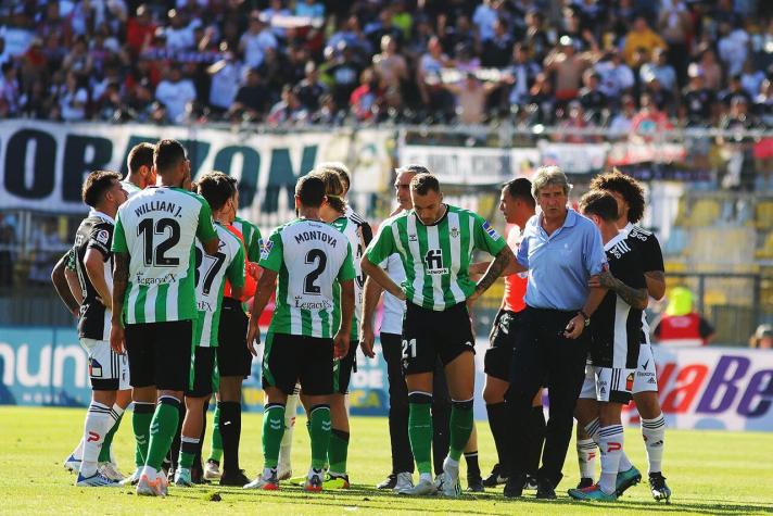 "No hay derecho a la cantidad de patadas": En España critican a Colo Colo por su dureza con el Betis