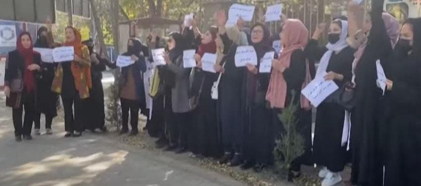 [VIDEO] Nuevas restricciones de los talibanes a las mujeres en Afganistán