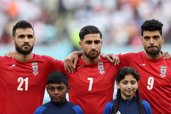 Jugadores de Irán no cantaron el himno en el partido con Inglaterra en apoyo a protestas en su país