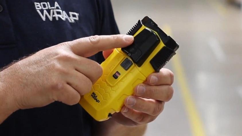 [VIDEO] Bolas Wrap sería la nueva arma de Carabineros: Se descartaría el uso de las pistolas "taser"