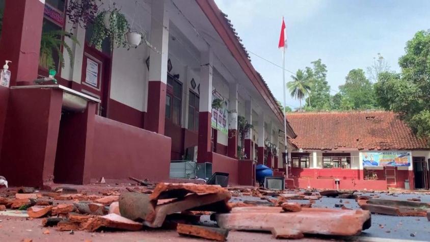 [VIDEO] Devastador terremoto en Indonesia: Casi 300 muertos y la mayoría eran niños