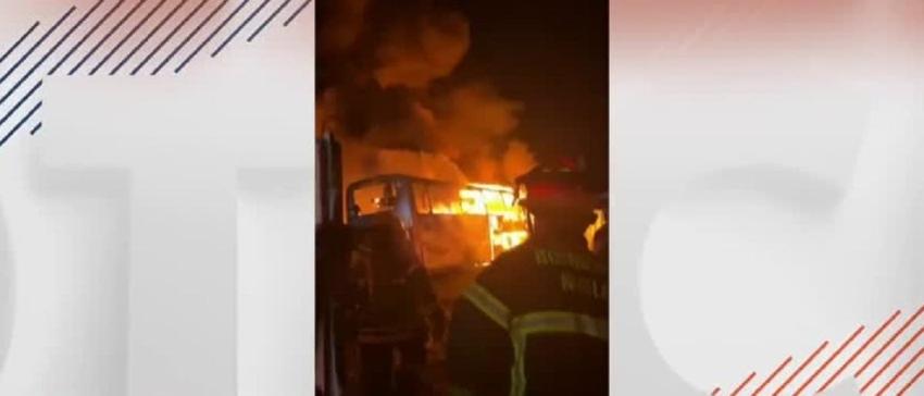 Incendio en población de Chillán deja seis buses quemados