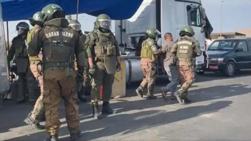 VIDEO | Carabineros inicia detenciones de camioneros que siguen bloqueando rutas en Arica