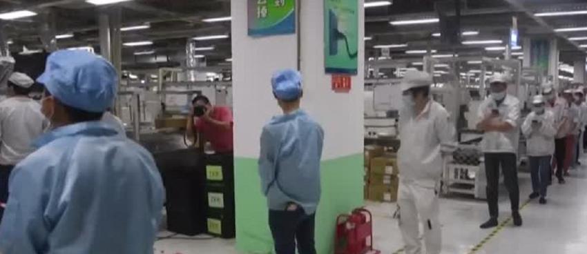 [VIDEO] China: Rebelión en la mayor fábrica de Iphone del mundo