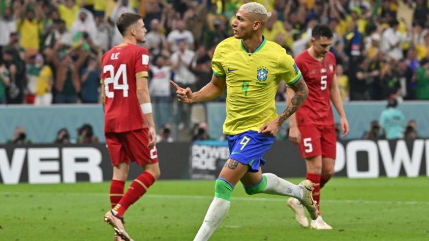 Brasil cumple con chapa de favorito: debutó en Mundial venciendo a Serbia con doblete de Richarlison