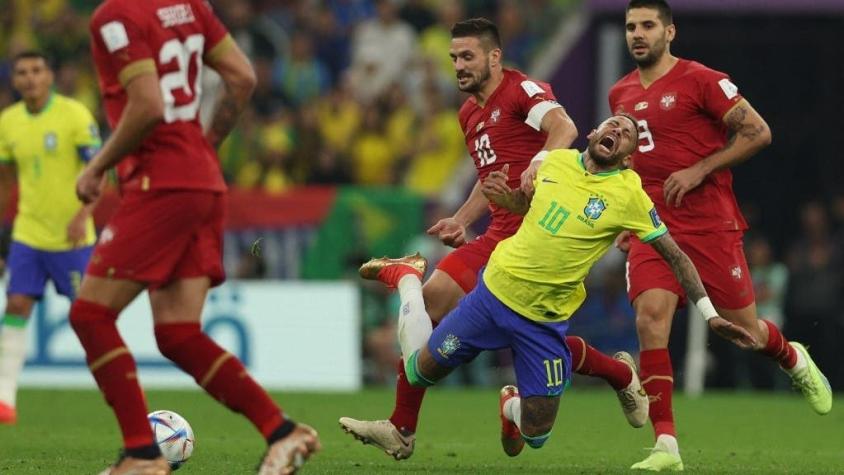 FOTOS | El impactante estado en que quedó el tobillo de Neymar tras sufrir el esguince ante Serbia