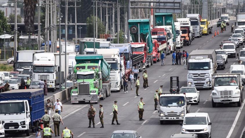 Gobierno insiste que paro de camioneros "no tiene fundamento" y advierte que no retirará querellas