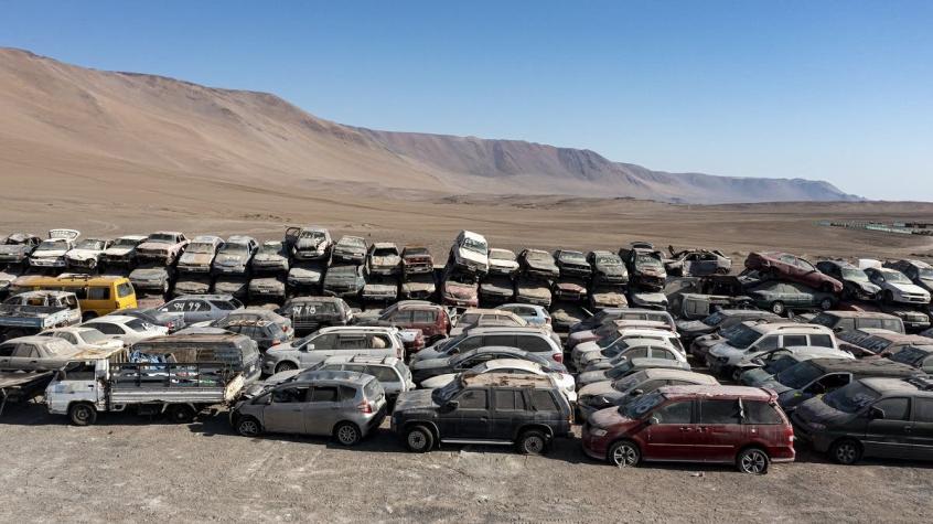 Un basural en el desierto: Las fotos que dejan ver a Atacama como "el patio trasero del mundo"