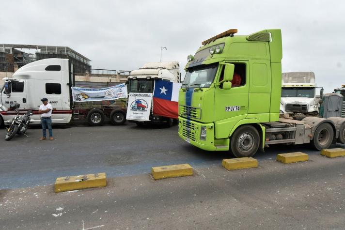 Paro de camioneros continúa: Gobierno descarta rebaja de combustibles Paro de camioneros continúa: Gobierno descarta rebaja de combustibles