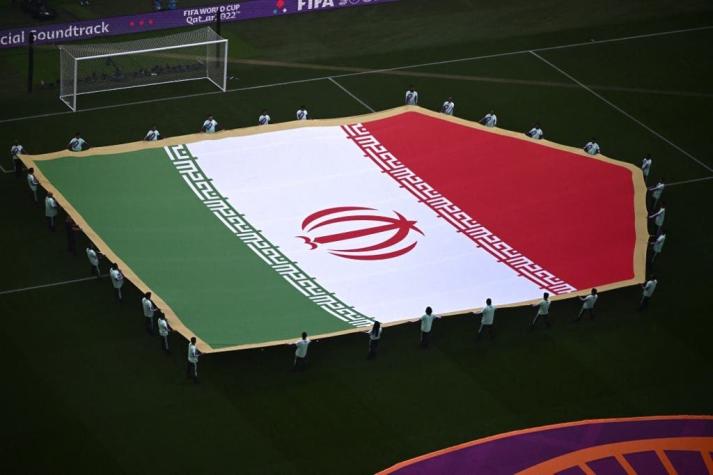 Entrenador de EE.UU se disculpa por controvertida modificación de la bandera iraní