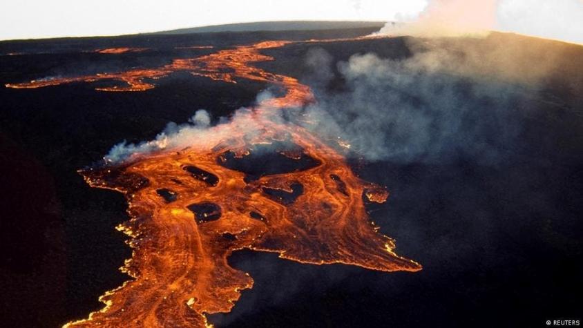 Entra en erupción el volcán activo más grande del mundo por primera vez en casi 40 años