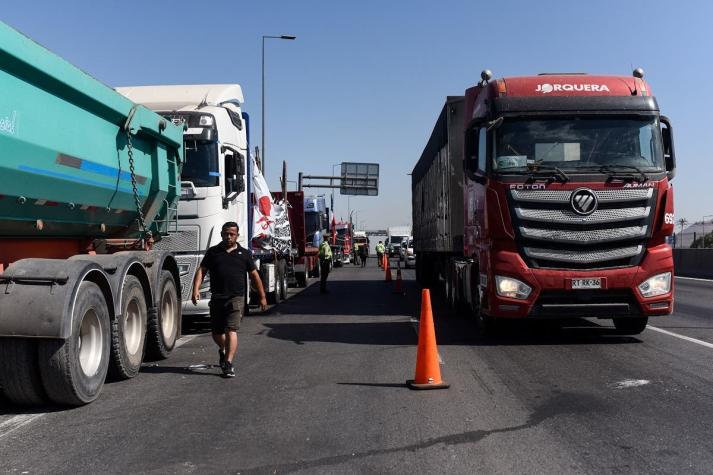 Gobierno firma acuerdo con camioneros para finalizar paro nacional