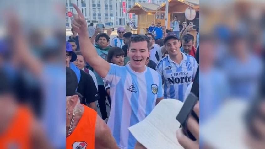 "Vos la mirás por televisión": Argentinos se vuelven a acordar de Chile con nuevo canto en Catar "Vos la mirás por televisión": Argentinos se vuelven a acordar de Chile con nuevo canto en Catar