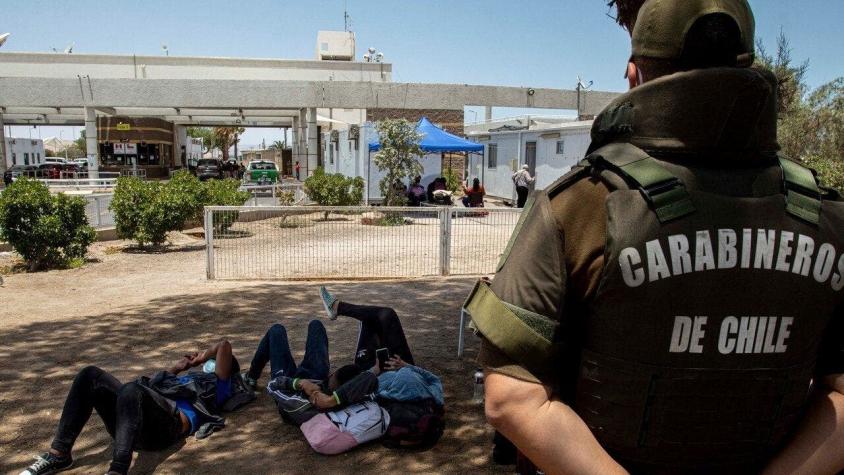 La luz roja que prendió la turba de extranjeros que intentó forzar su entrada a Chile por Arica