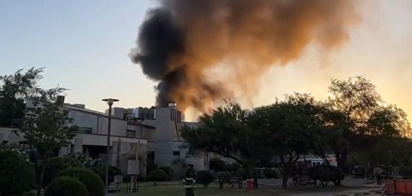 Incendio se registra en fábrica de plásticos en Quilicura