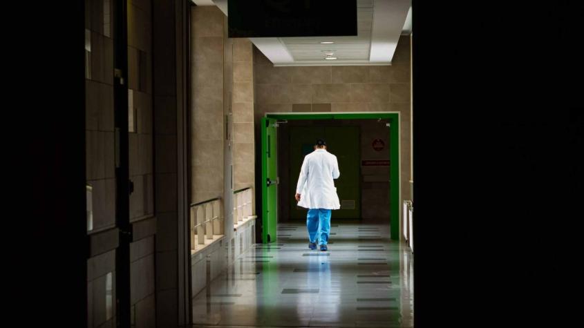 CDE valora detención de 29 médicos extranjeros por emisión de licencias falsas