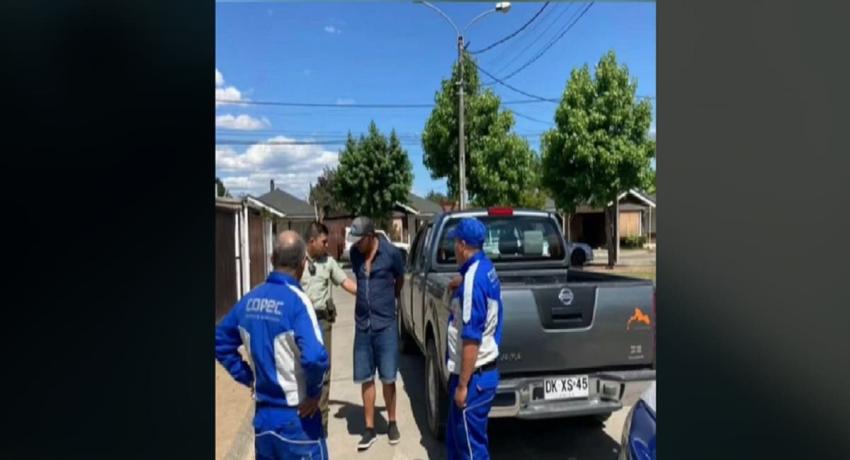 Trabajador de bencinera se subió a camioneta de conductor que quiso hacer "perro muerto" en Angol