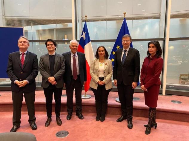 Canciller Urrejola firma en Bruselas acuerdo modernizador con la Unión Europea