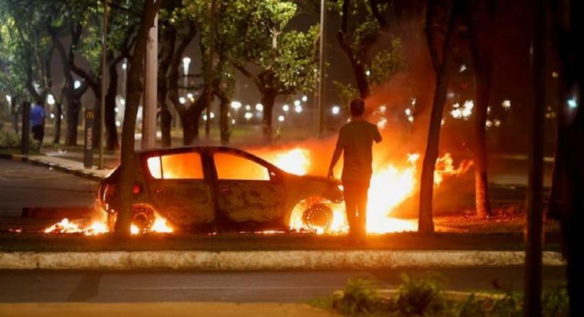 Brasil: protesta bolsonarista deja vehículos incendiados en Brasilia