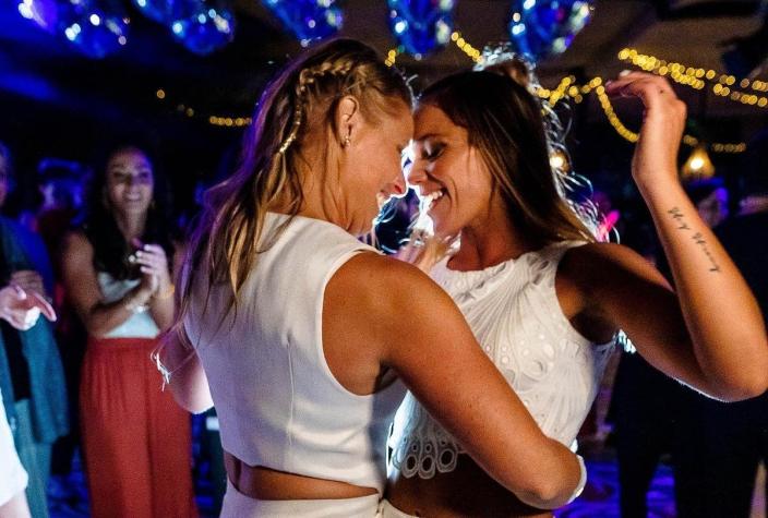 Hija de Vivi Kreutzberger compartió inéditas fotos de su boda con su novia: "Suerte de coincidir"